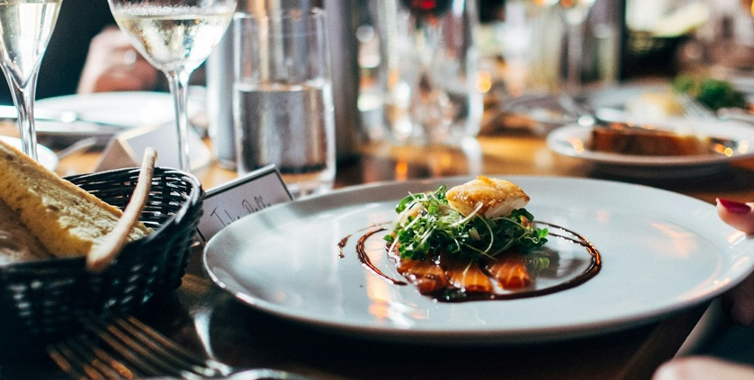 Singapore’s Romantic Dining Scene: Affordable Options for Lovers